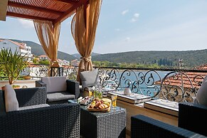 Beachfront Villa Adria