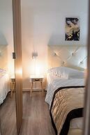 FLORENCE ROOMS NOVELLA