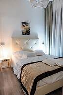 FLORENCE ROOMS NOVELLA