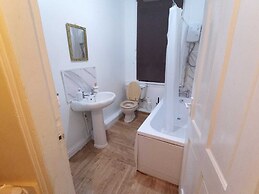 Beautiful 1-bed House in Leeds