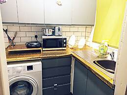 Beautiful 1-bed House in Leeds
