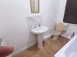 Beautiful 1-bed House in Leeds