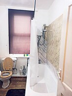Beautiful 1-bed House in Leeds