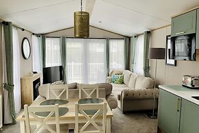 Dog Friendly Park 5 Miles From Bude 2 bed Caravan
