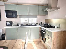 Dog Friendly Park 5 Miles From Bude 2 bed Caravan