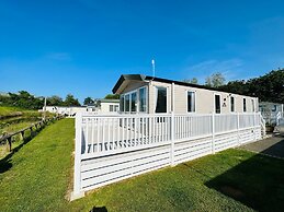 Dog Friendly Park 5 Miles From Bude 2 bed Caravan