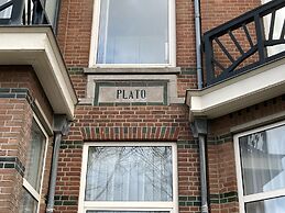 Plato by Hofstad Studios