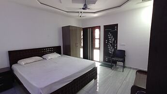 Roy's Hotel
