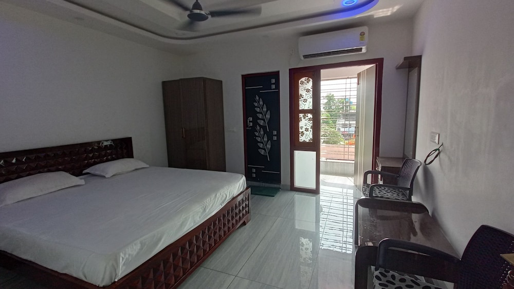 Roy's Hotel