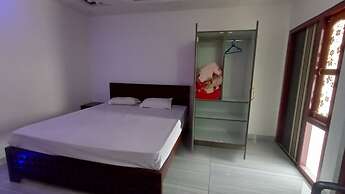 Roy's Hotel