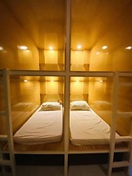 Fomo hostel palawan