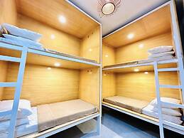 Fomo hostel palawan