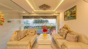Rose Hotel