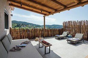 Petra Nera Skiathos