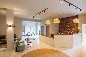 Petra Nera Skiathos