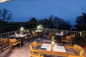 Petra Nera Skiathos