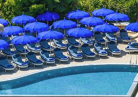 Petra Nera Skiathos