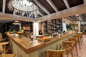 Petra Nera Skiathos