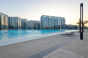 SuperHost - Serene 1BR in District One With Artificial Beach
