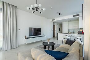 SuperHost - Serene 1BR in District One With Artificial Beach