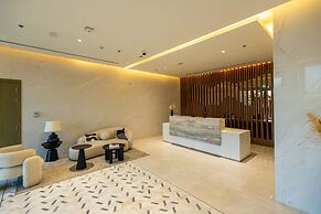 SuperHost - Serene 1BR in District One With Artificial Beach