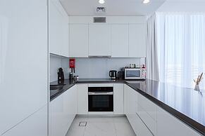 SuperHost - Serene 1BR in District One With Artificial Beach