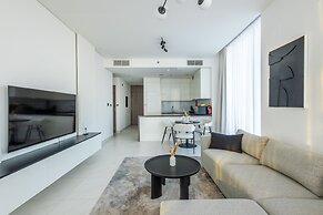 SuperHost - Serene 1BR in District One With Artificial Beach