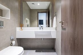 SuperHost - Serene 1BR in District One With Artificial Beach