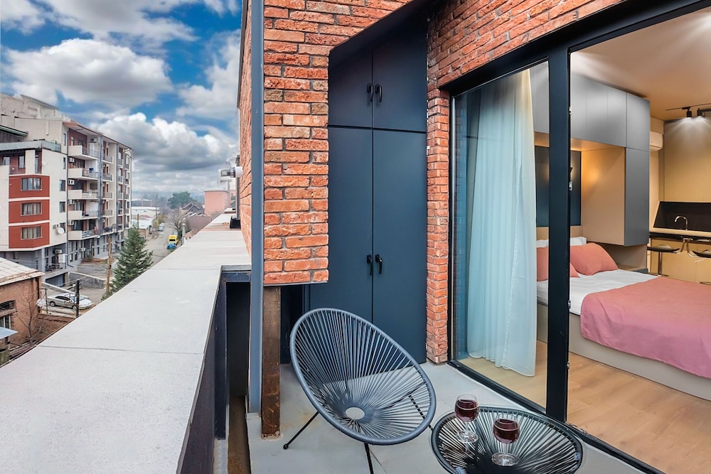 HB apartments Moedani