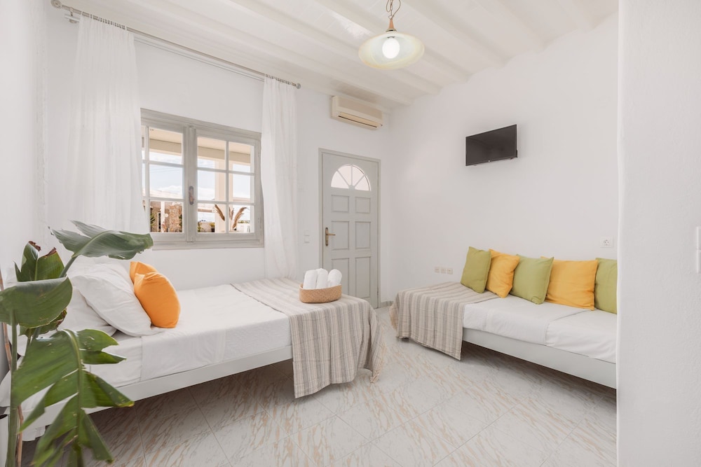 Dibellee Mykonos Studios