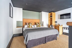 Crescent Place by Mansley