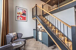 Crescent Place by Mansley