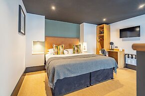 Crescent Place by Mansley