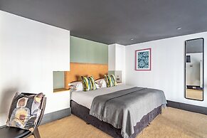 Crescent Place by Mansley
