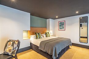 Crescent Place by Mansley