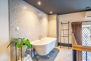 Crescent Place by Mansley
