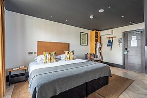 Crescent Place by Mansley