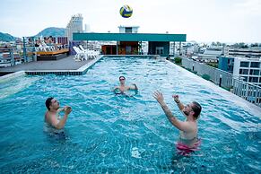 Zephyr Grand Hotel