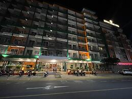 Zephyr Grand Hotel