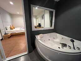Zephyr Grand Hotel