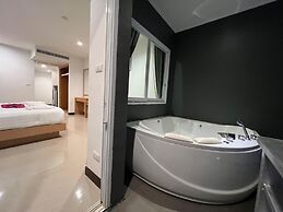 Zephyr Grand Hotel
