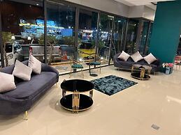 Zephyr Grand Hotel