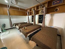 Zephyr Grand Hotel