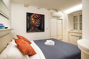 Luan Old Town apartment by DuHomes