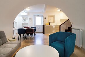 Luan Old Town apartment by DuHomes