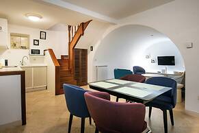 Luan Old Town apartment by DuHomes