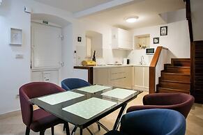 Luan Old Town apartment by DuHomes