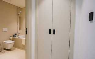 Aya - Beachfront Apartment With all Amenities and Pool