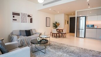 Aya - Beachfront Apartment With all Amenities and Pool