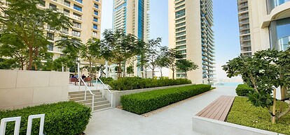Aya - Beachfront Apartment With all Amenities and Pool